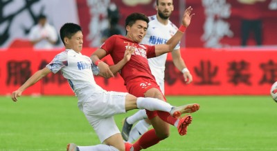 雷速直播-赛场发生动荡事件，球队内部矛盾浮出水面