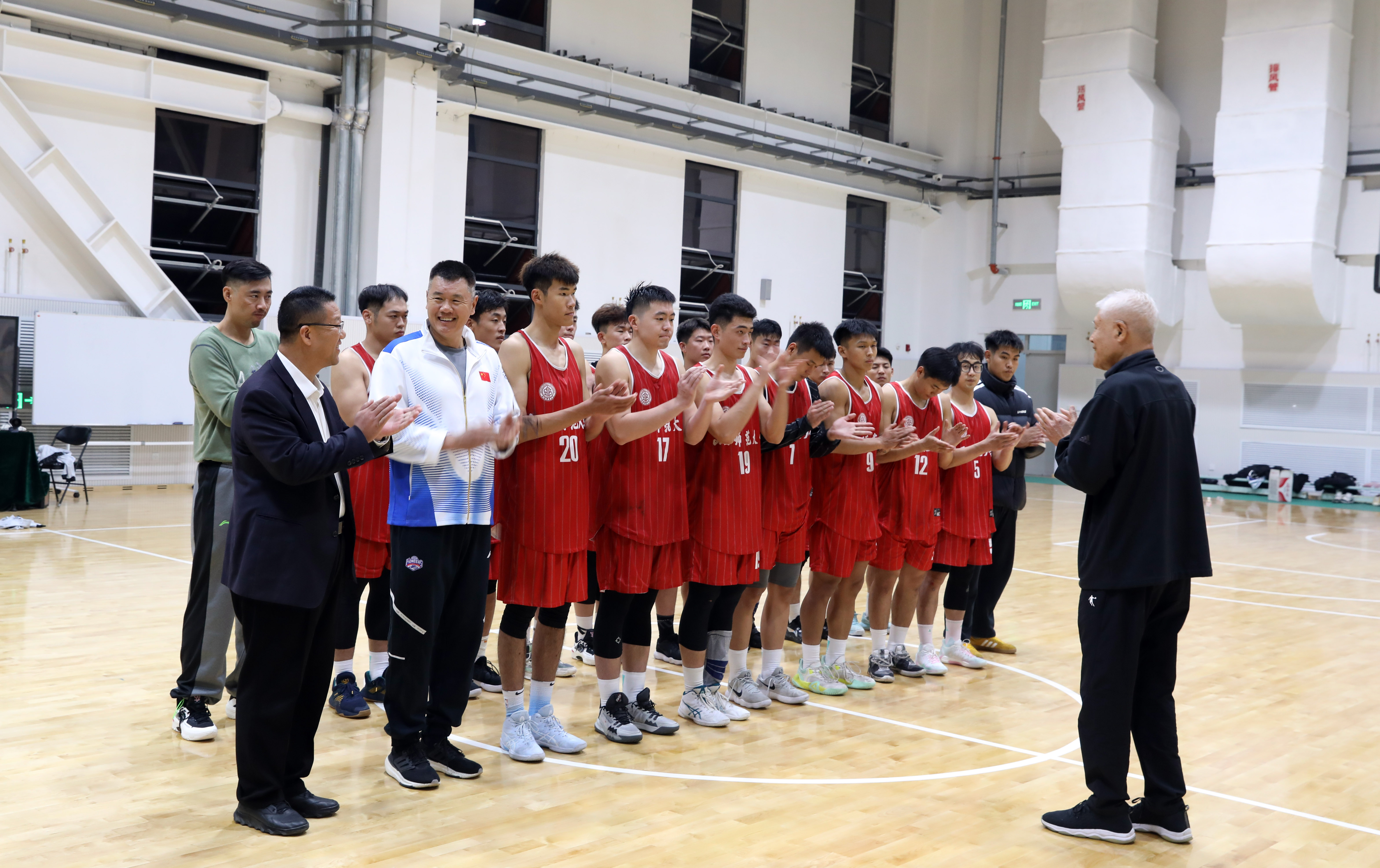 雷速官网下载-南安普敦新教练就职，球队迎风起航-第1张图片-雷速官网