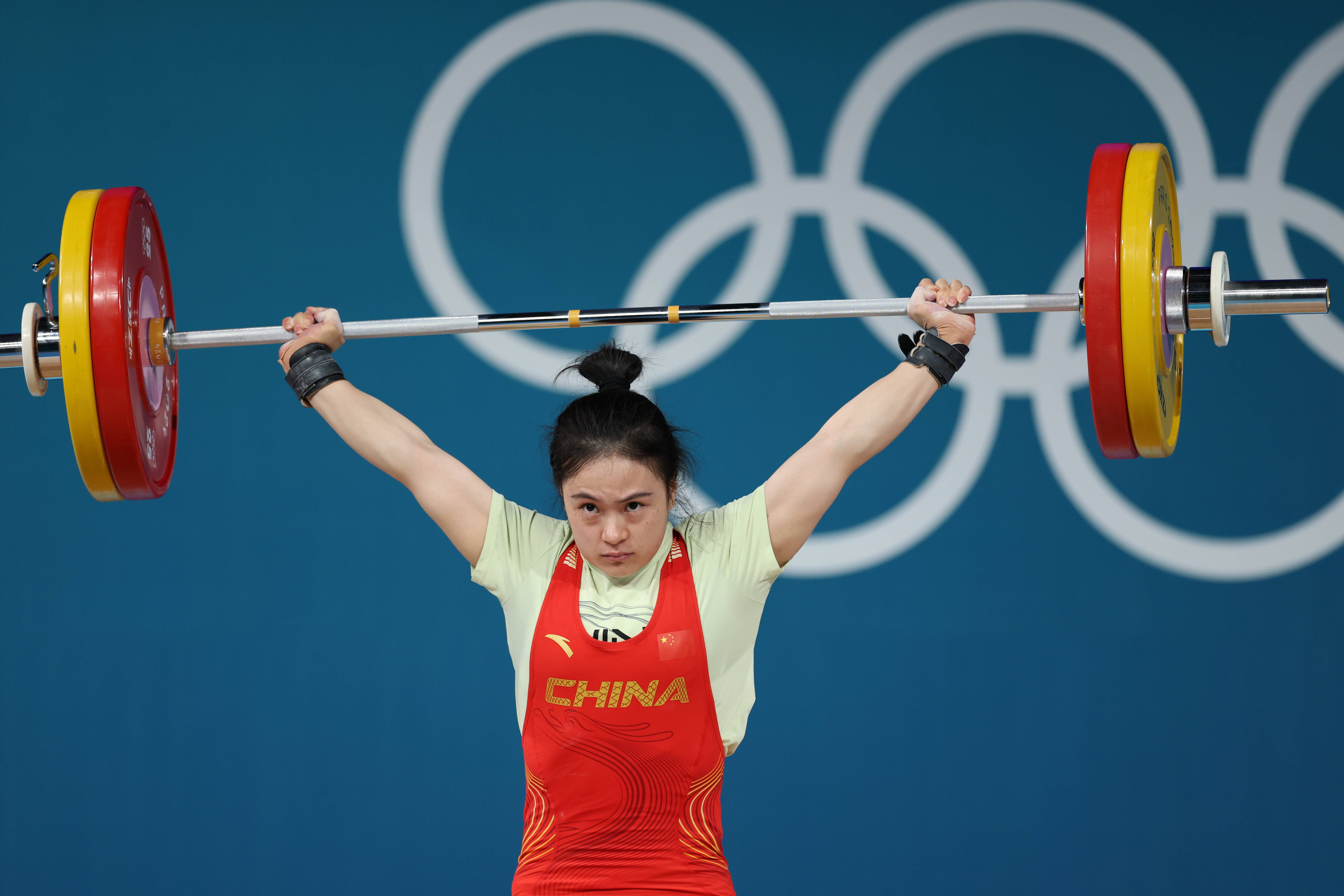 雷速官网-印尼女子举重选手夺得金牌，英勇表现-第1张图片-雷速官网